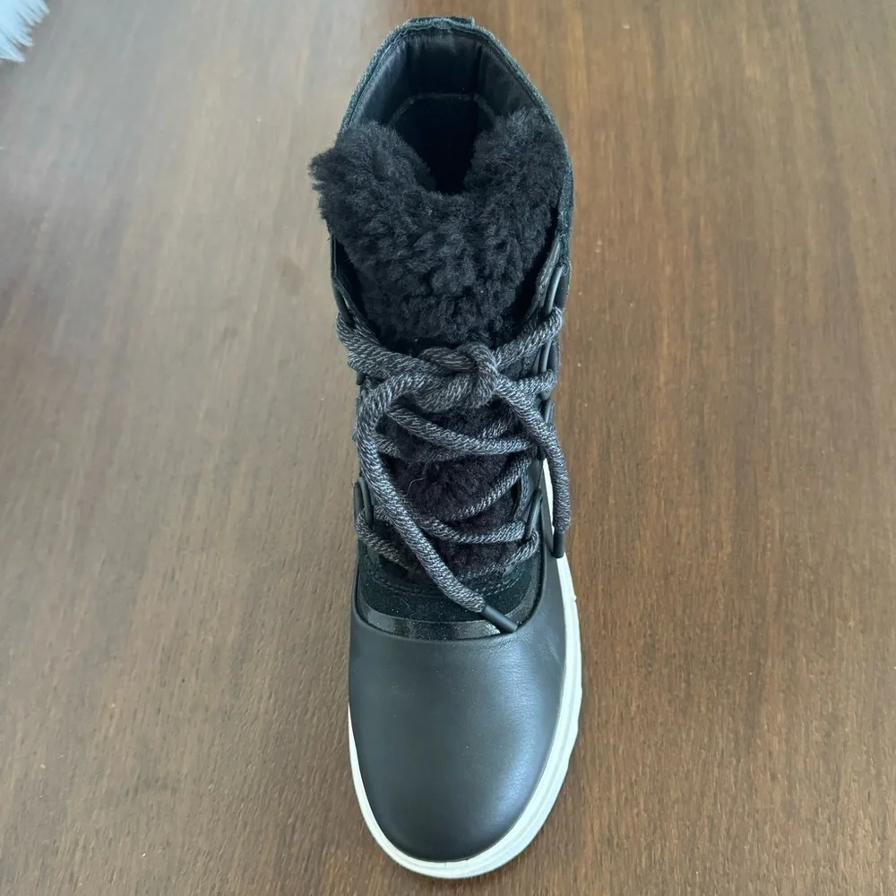 Sorel Joan of Arctic Next Lite Shearling Trimmed Suede Boots Size 9